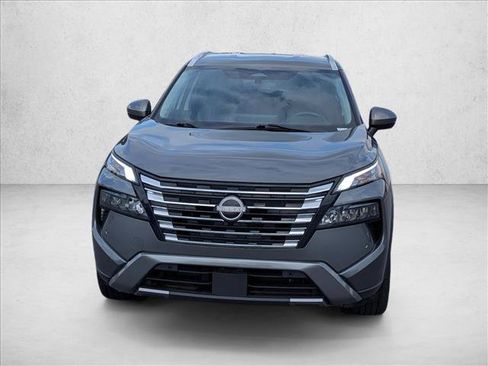 Used 2024 Nissan Rogue SL AWD/4WD image 2