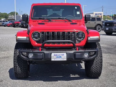 Used 2024 Jeep Wrangler Unlimited Rubicon AWD/4WD image 2