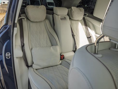 Used 2024 Mercedes-Benz Maybach GLS 600 4MATIC image 35