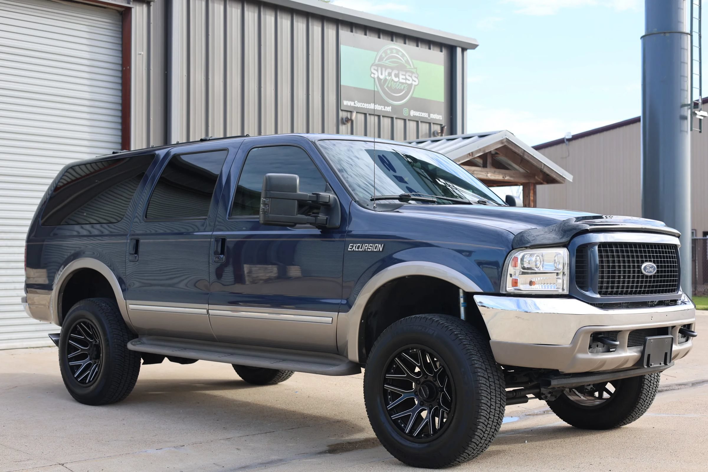 Used 2002 Ford Excursion Limited AWD/4WD image 1