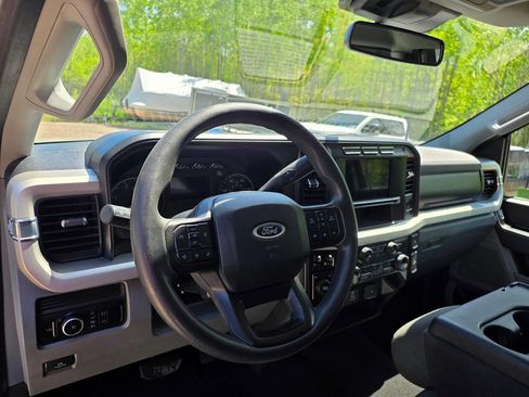 Used 2023 Ford F350 XLT AWD/4WD image 27