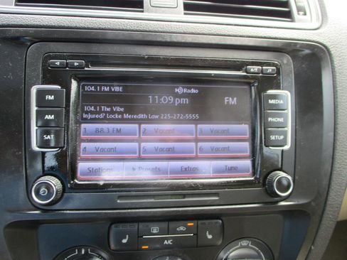 Used 2015 Volkswagen Jetta SE FWD image 14
