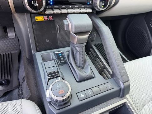 Certified 2026 Toyota Tacoma Limited AWD/4WD image 28
