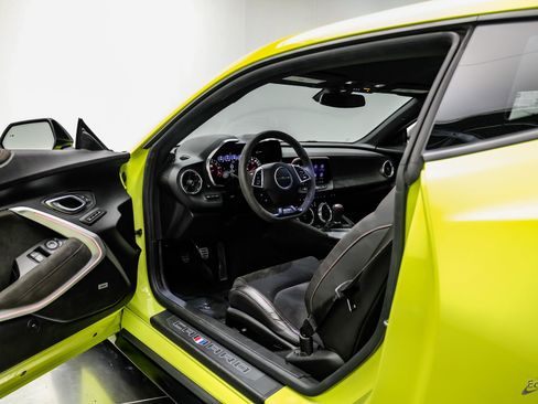 Used 2019 Chevrolet Camaro ZL1 image 43