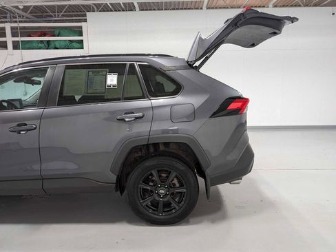 Used 2019 Toyota RAV4 LE image 10