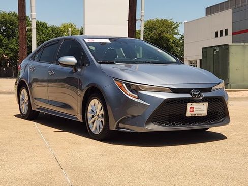 Used 2022 Toyota Corolla LE w/ LE Convenience Package FWD image 2