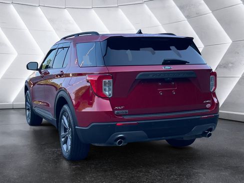 Used 2021 Ford Explorer XLT w/ Equipment Group 202A AWD/4WD image 4
