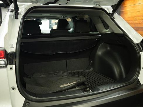 Used 2023 Toyota Corolla Cross XLE w/ Convenience Package FWD image 7