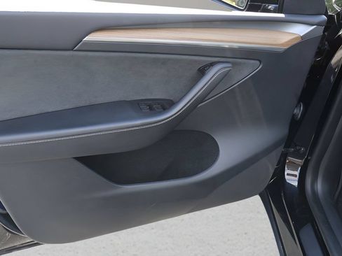 Used 2023 Tesla Model Y Performance AWD/4WD image 10