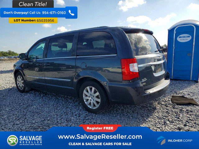 Used 2014 Chrysler Town & Country Touring FWD image 3
