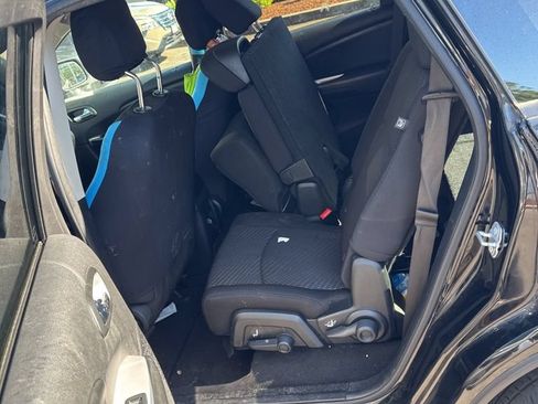 Used 2019 Dodge Journey SE w/ Connectivity Group FWD image 5