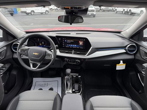 New 2026 Chevrolet Trax LT image 12