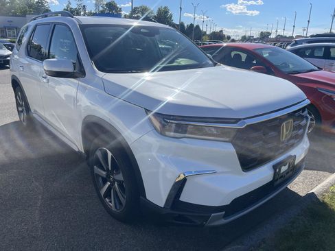 Used 2023 Honda Pilot Touring image 1