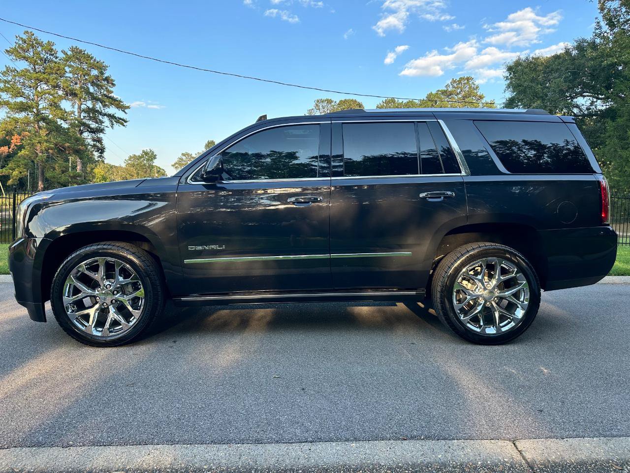 Used 2020 GMC Yukon Denali w/ Denali Ultimate Package RWD image 8
