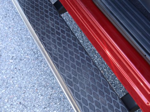 Used 2017 Nissan Titan SL image 12