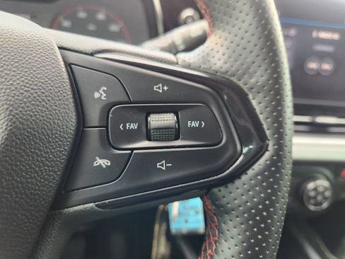 Used 2024 Chevrolet Trax RS w/ Sunroof Package FWD image 28