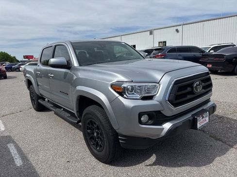 Used 2022 Toyota Tacoma SR5 RWD image 9