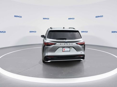 Used 2024 Toyota Sienna XSE FWD image 7