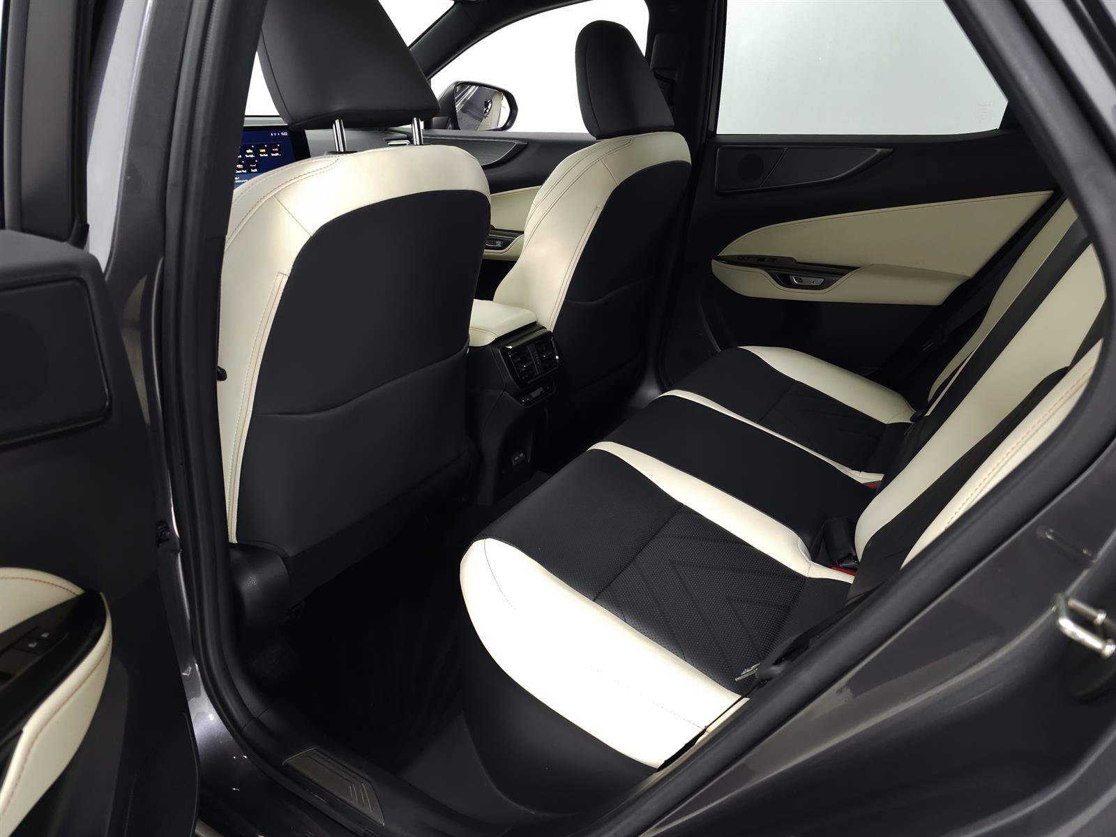 Used 2024 Lexus NX 350h AWD w/ Vision Package image 34