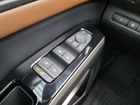 Used 2024 Nissan Pathfinder Platinum w/ Cargo Package image 25