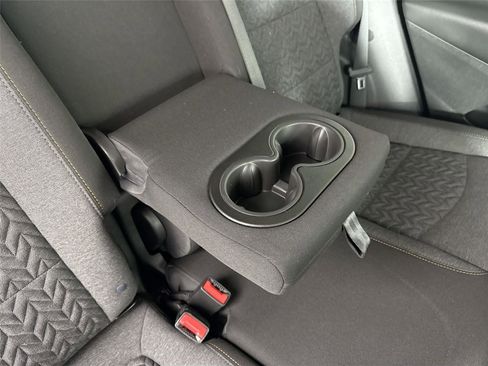 Used 2023 Chevrolet Equinox LT image 38