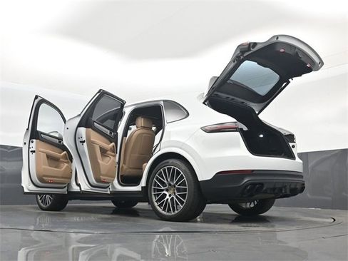 Used 2023 Porsche Cayenne S Platinum w/ Assistance Package image 71