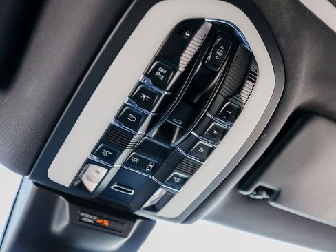 Certified 2019 Porsche Macan image 21