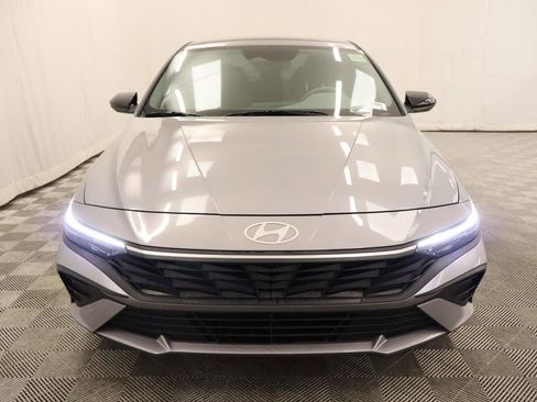 Used 2025 Hyundai Elantra Sport image 4
