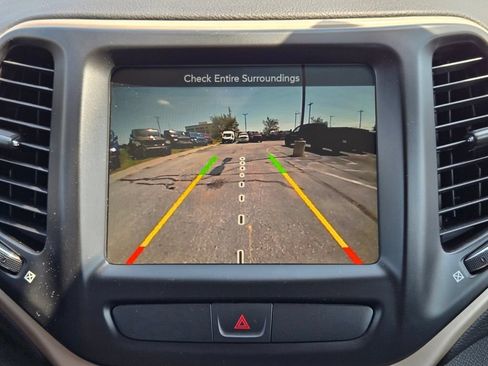 Used 2017 Jeep Cherokee Limited AWD/4WD image 23