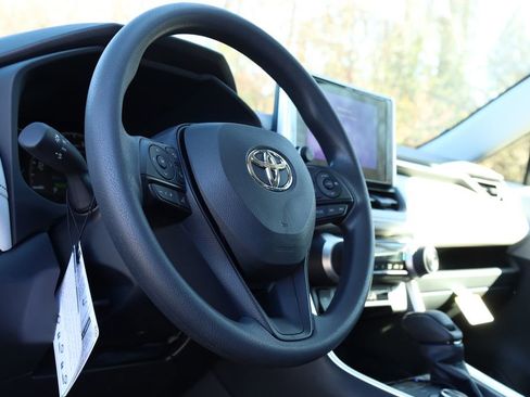 New 2025 Toyota RAV4 XLE image 5