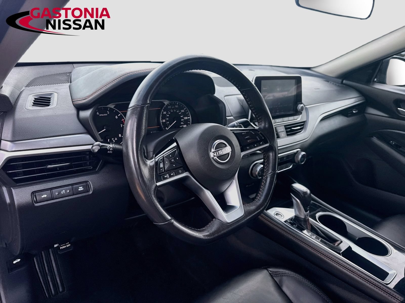 Used 2025 Nissan Altima 2.5 SR FWD image 11