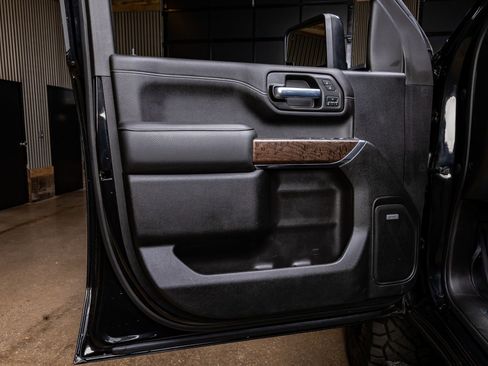 Used 2021 GMC Sierra 2500 Denali w/ Denali Black Diamond Edition image 31