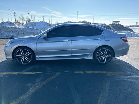 Used 2016 Honda Accord Touring image 8