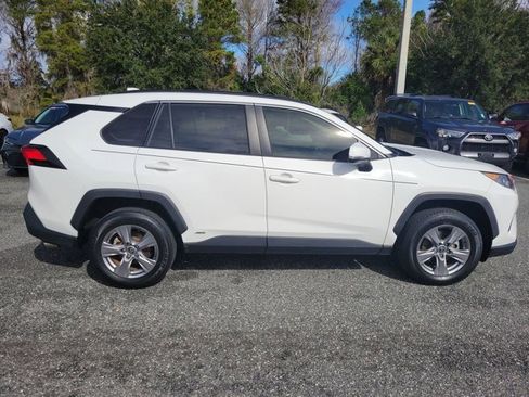 Used 2022 Toyota RAV4 LE image 9