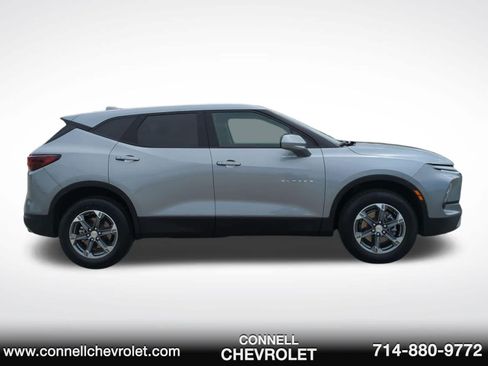 Used 2025 Chevrolet Blazer LT FWD image 4