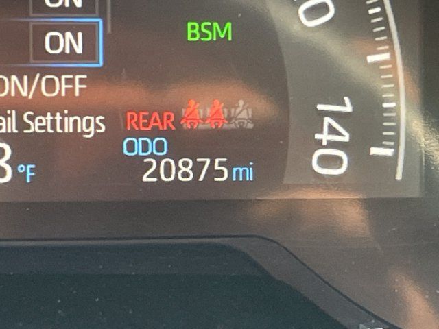 Used 2025 Toyota RAV4 XLE AWD/4WD image 13