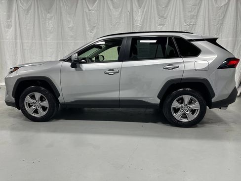 Used 2025 Toyota RAV4 XLE AWD/4WD image 4