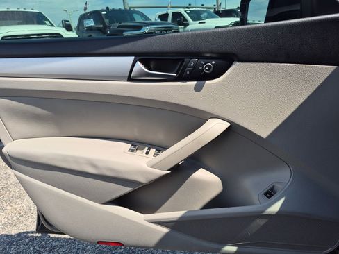 Used 2013 Volkswagen Passat 2.5 SE image 13