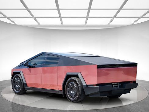 Used 2024 Tesla Cybertruck AWD Crew Cab image 2