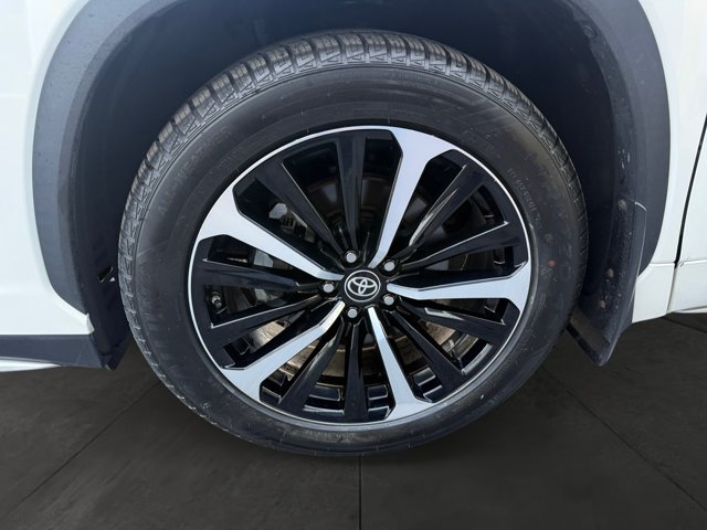 Used 2021 Toyota Highlander XSE AWD/4WD image 9