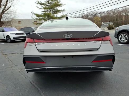 Used 2024 Hyundai Elantra SEL image 4