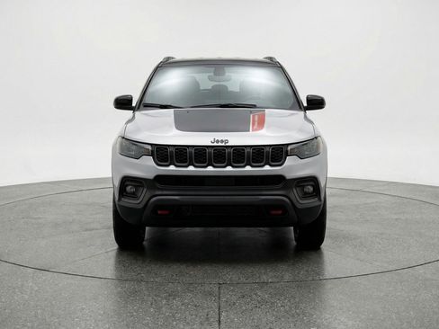 Used 2025 Jeep Compass Trailhawk image 2