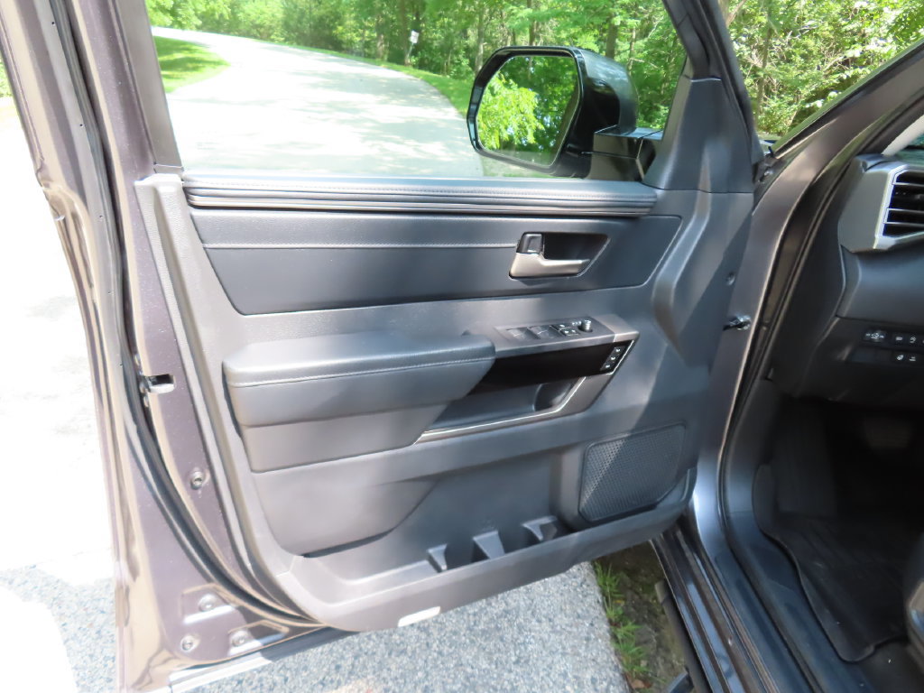 Used 2024 Toyota Tundra Limited AWD/4WD image 30