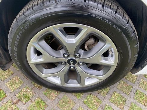 Used 2020 Kia Sorento SX image 9