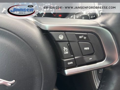 Used 2017 Jaguar F-PACE R-Sport image 15