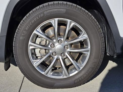 Used 2020 Jeep Cherokee Latitude Lux w/ Quick Order Package 26H Lux image 11