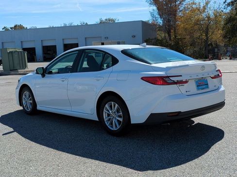 Used 2025 Toyota Camry LE image 7