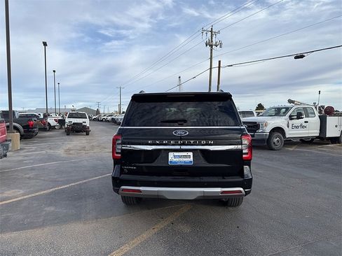 Used 2024 Ford Expedition Limited image 4