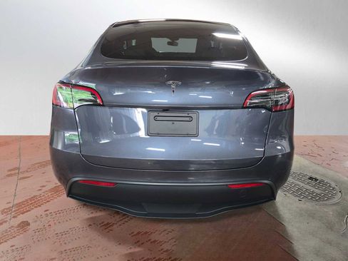 Used 2023 Tesla Model Y 2WD image 4
