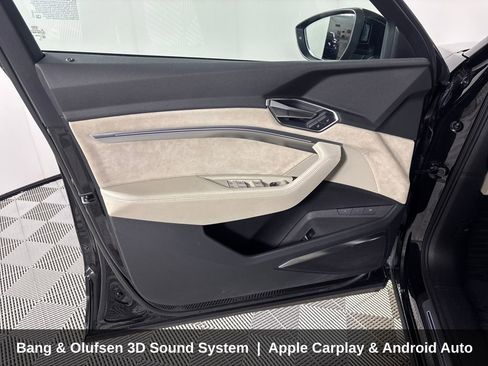 Used 2019 Audi e-tron Prestige w/ Prestige Package image 13